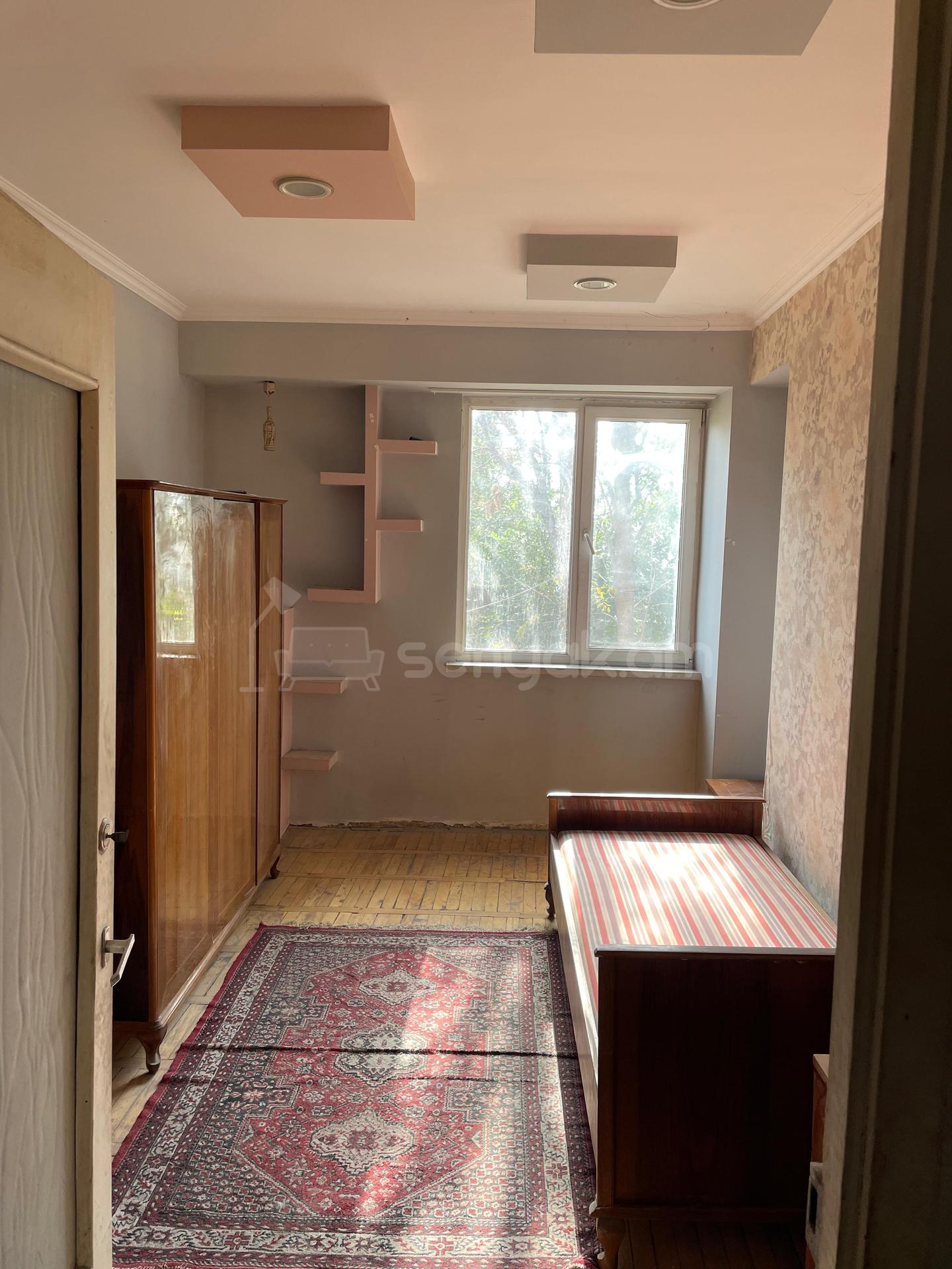 3 Սենյականոց Բնակարան, 90քմ, 2/14 հարկ, Նորմալ Վիճակում, Մասամբ Կահավորված