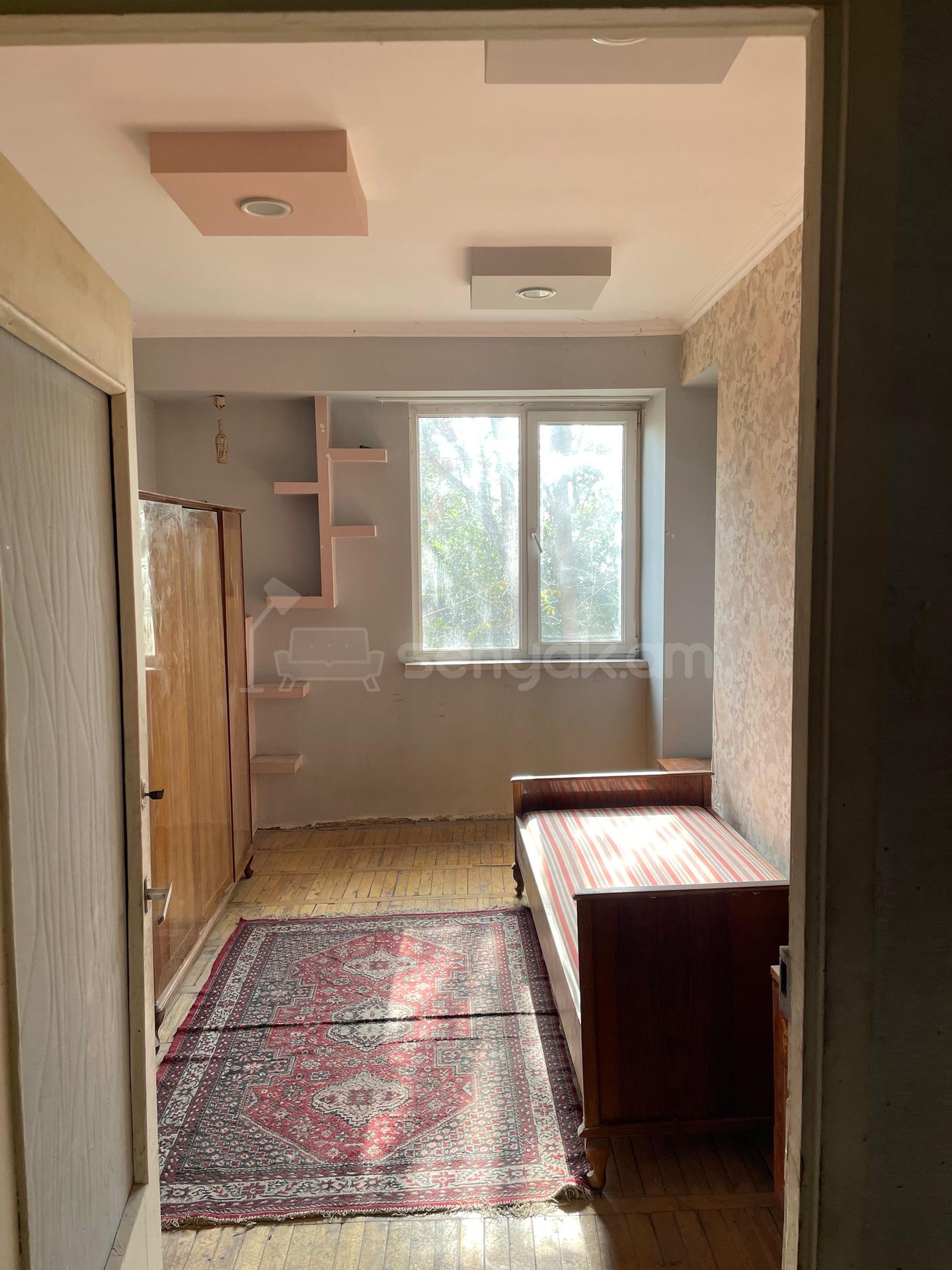 3 Սենյականոց Բնակարան, 90քմ, 2/14 հարկ, Նորմալ Վիճակում, Մասամբ Կահավորված