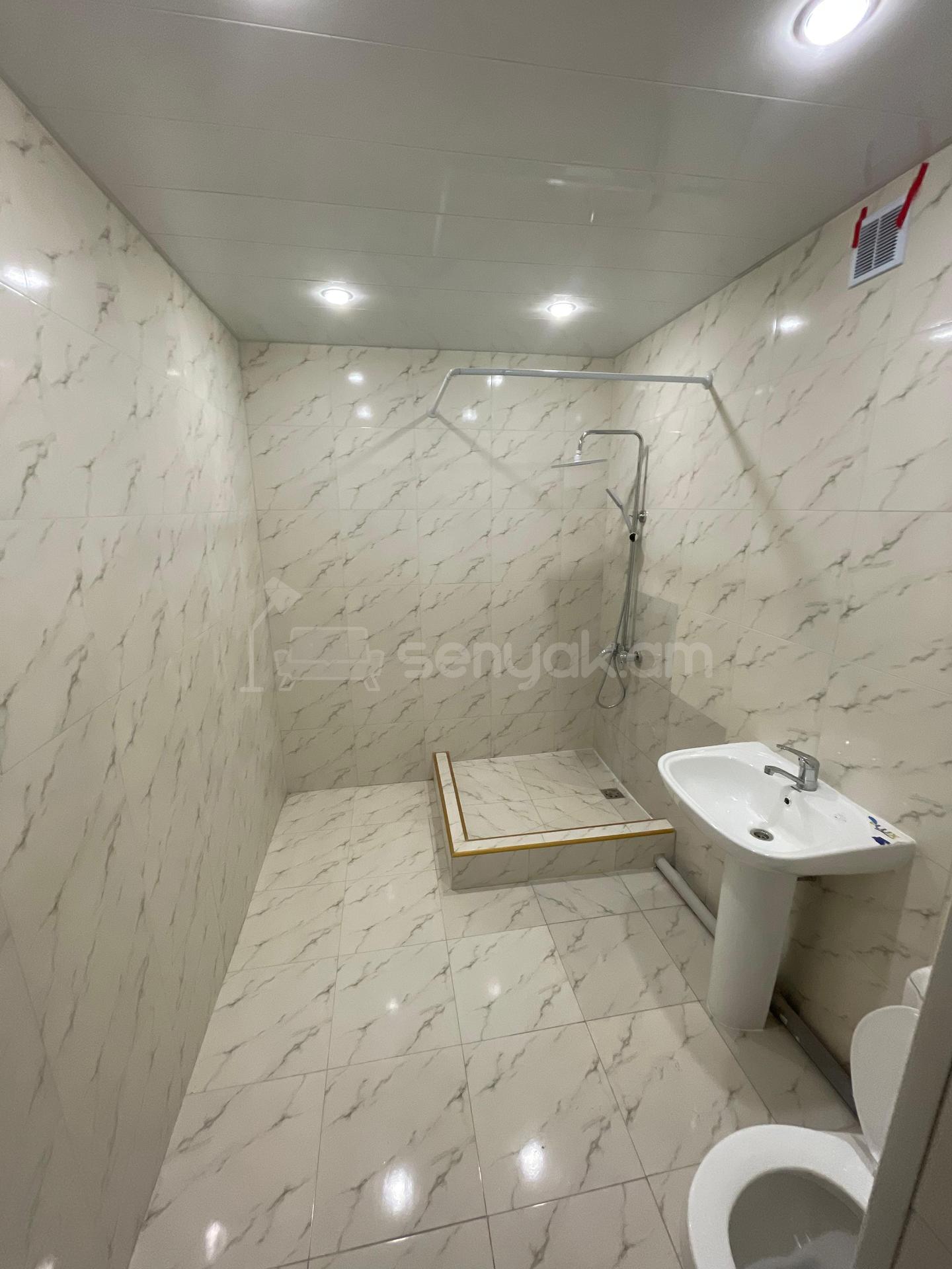 3 Սենյականոց Բնակարան, 90քմ, 2/14 հարկ, Նորմալ Վիճակում, Մասամբ Կահավորված