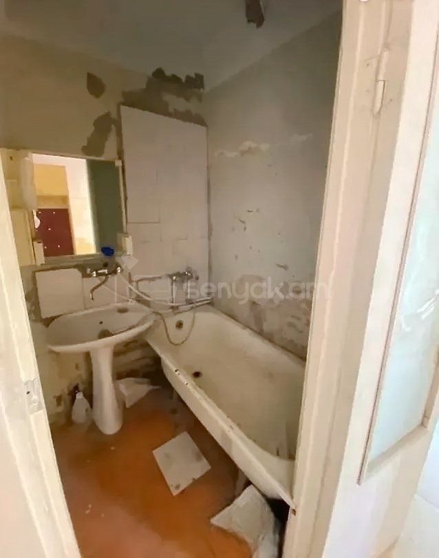 1 Սենյականոց Բնակարան, 46քմ, 3/9 հարկ, Պետական Վիճակում