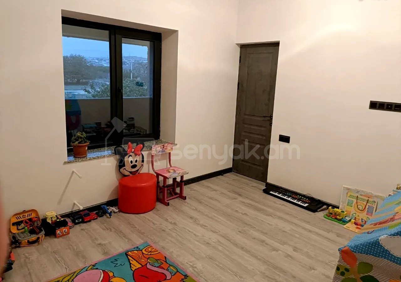 4 Սենյականոց Շքեղ Առանձնատուն, 271քմ, Ավտոտնակով