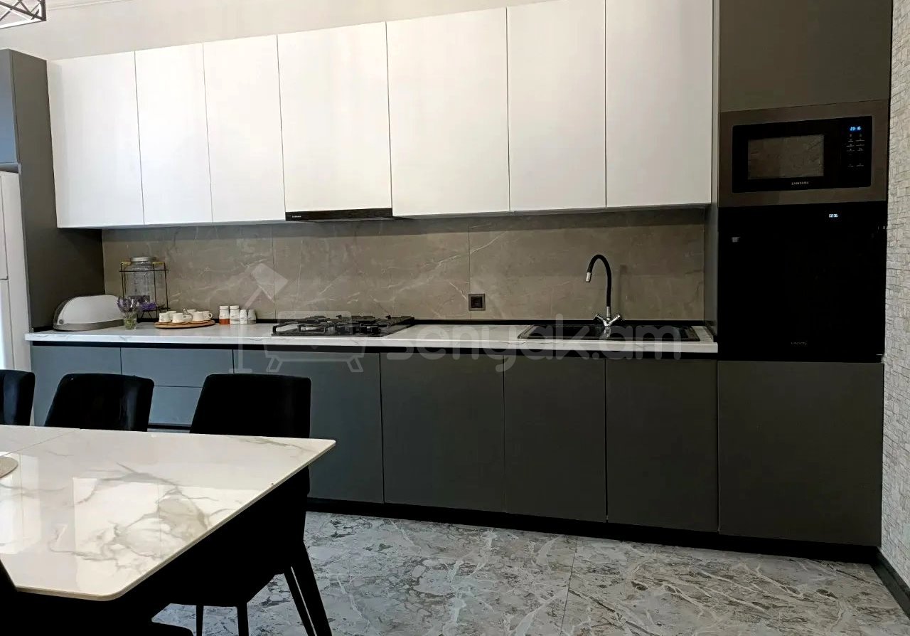 4 Սենյականոց Շքեղ Առանձնատուն, 271քմ, Ավտոտնակով