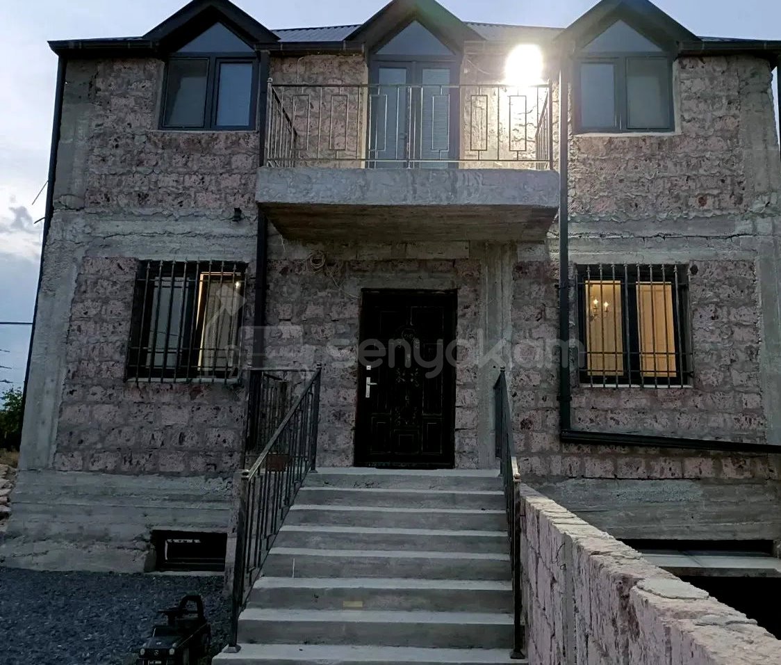 4 Սենյականոց Շքեղ Առանձնատուն, 271քմ, Ավտոտնակով