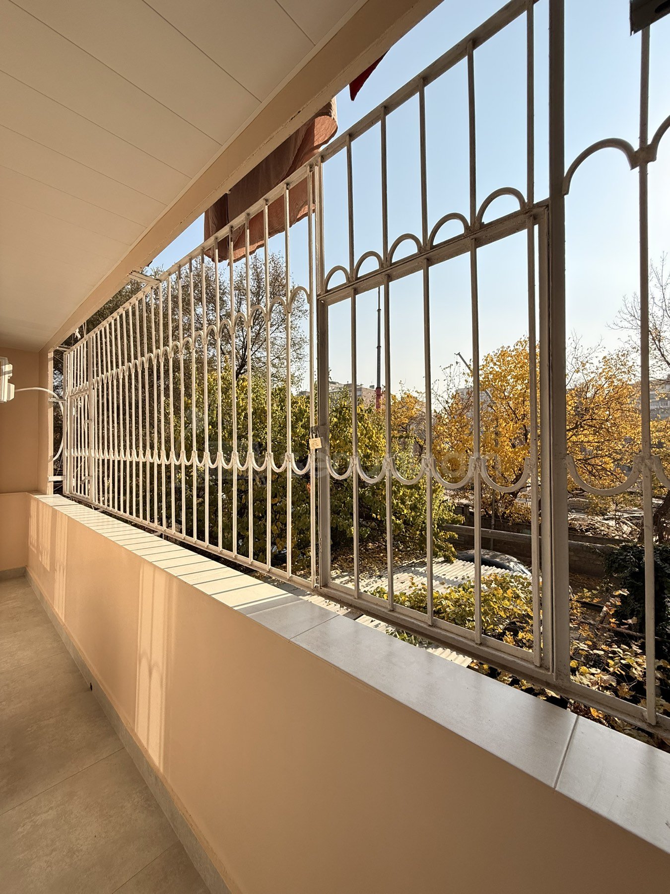 3 Սենյականոց Բնակարան Քարե Շենքում, 80քմ, 2/5 հարկ, Կապիտալ Վերանորոգված