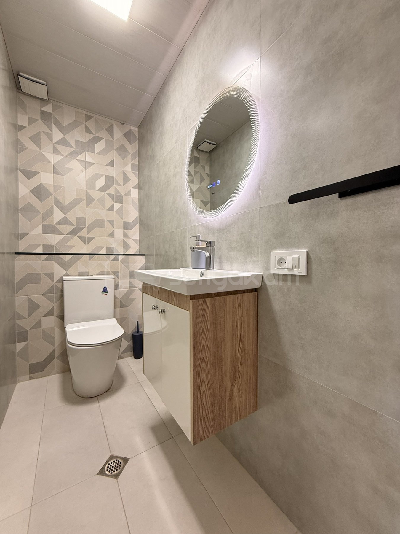 3 Սենյականոց Բնակարան Քարե Շենքում, 80քմ, 2/5 հարկ, Կապիտալ Վերանորոգված