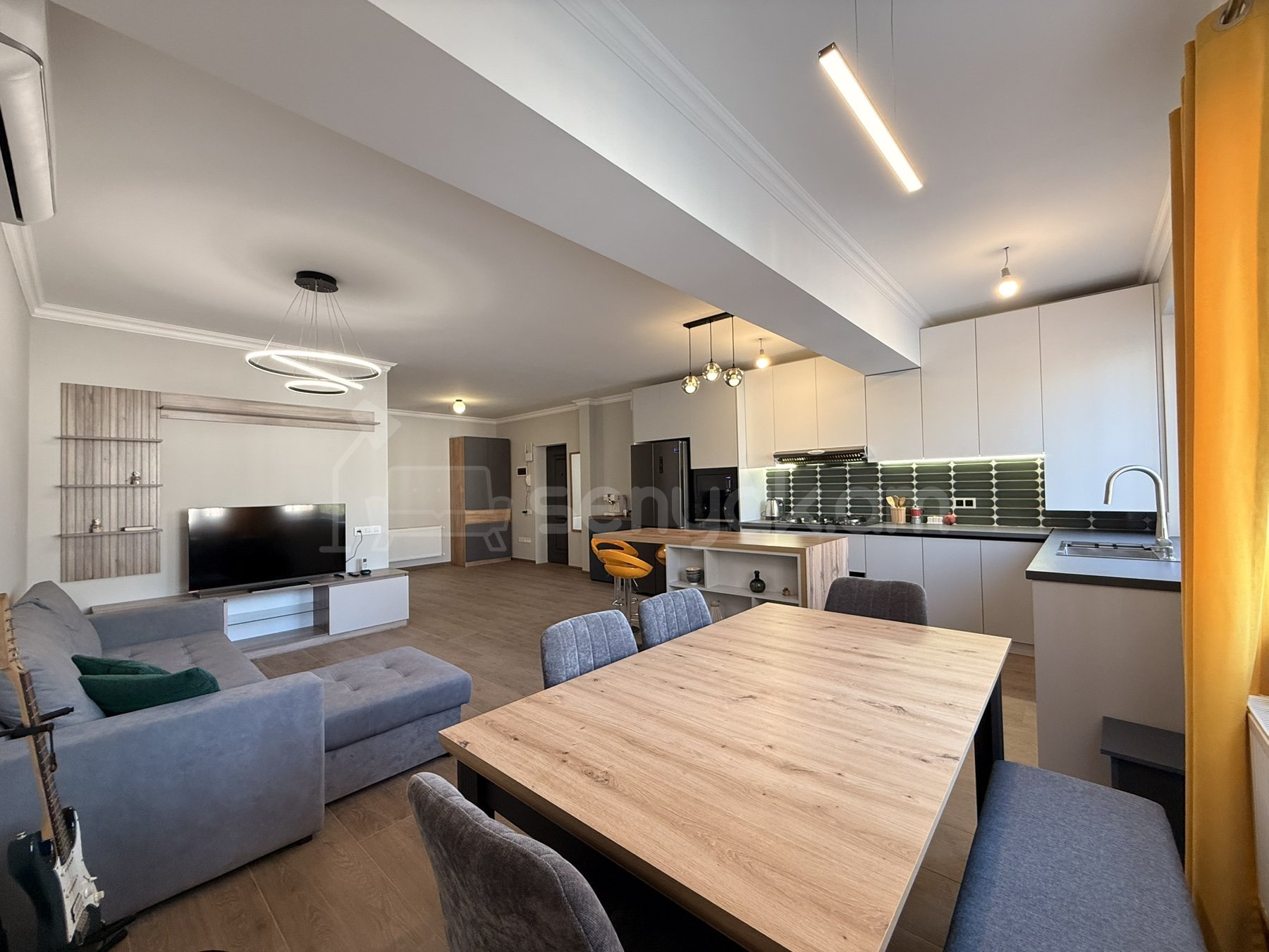 3 Սենյականոց Բնակարան Քարե Շենքում, 80քմ, 2/5 հարկ, Կապիտալ Վերանորոգված