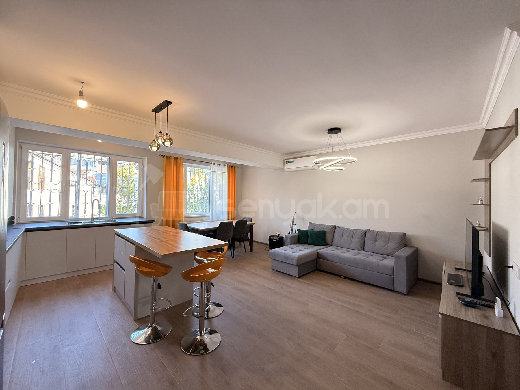 3 Սենյականոց Բնակարան Քարե Շենքում, 80քմ, 2/5 հարկ, Կապիտալ Վերանորոգված