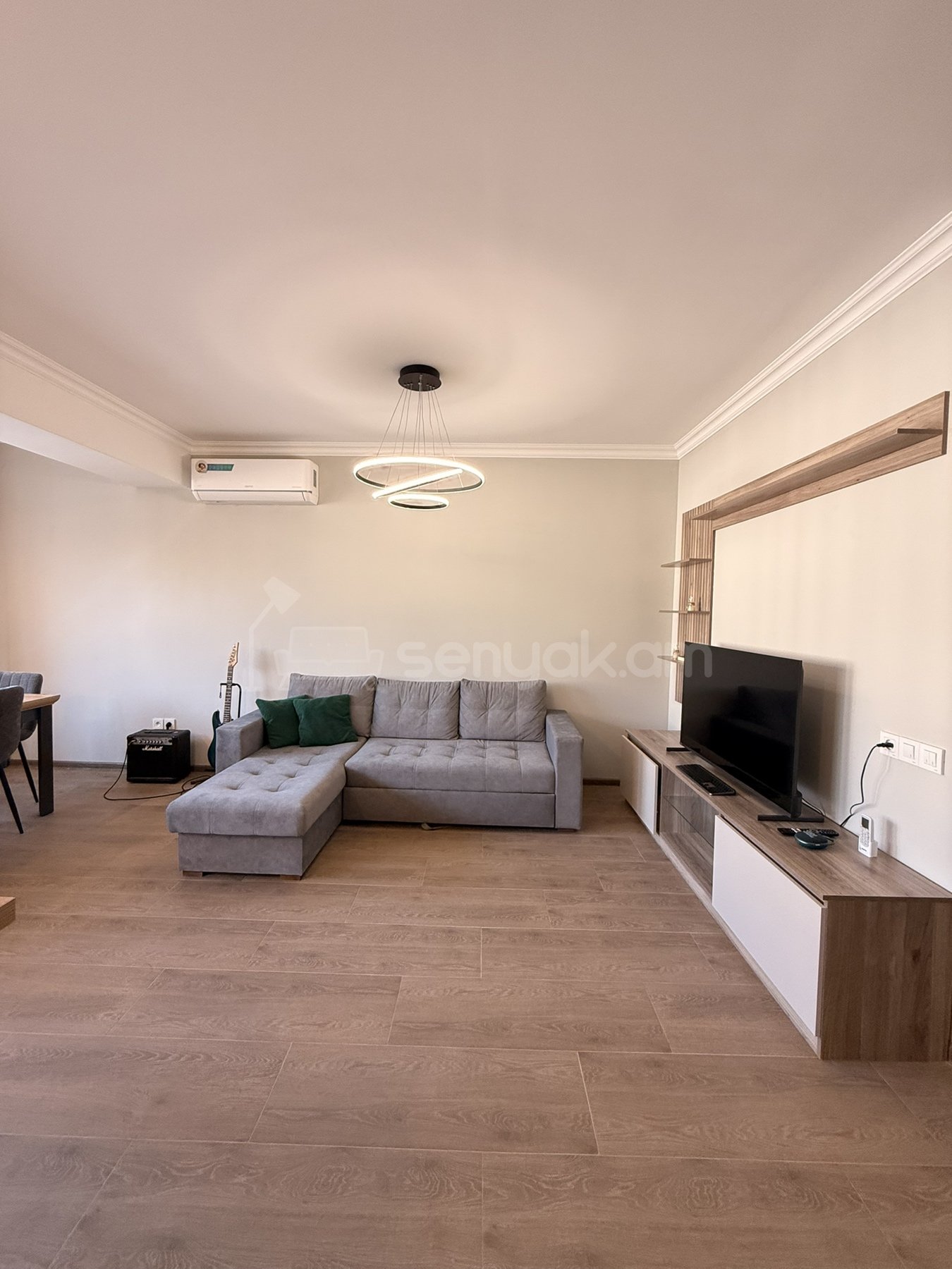 3 Սենյականոց Բնակարան Քարե Շենքում, 80քմ, 2/5 հարկ, Կապիտալ Վերանորոգված