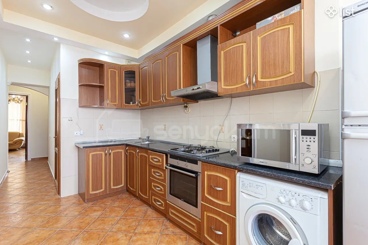 3 Սենյականոց Բնակարան Քարե Շենքում, 80քմ, 4/5 հարկ, Կապիտալ Վերանորոգված