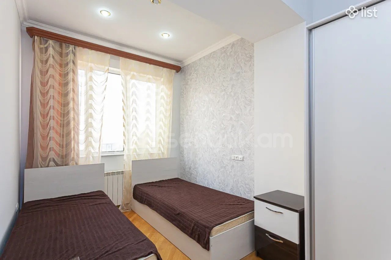 3 Սենյականոց Բնակարան Քարե Շենքում, 80քմ, 4/5 հարկ, Կապիտալ Վերանորոգված