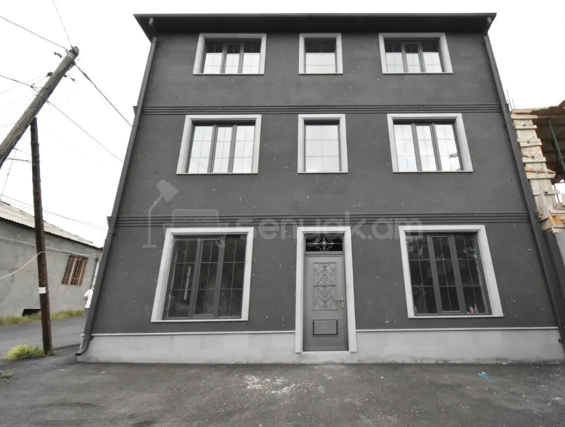 8 Սենյականոց Սեփական Տուն, 270քմ