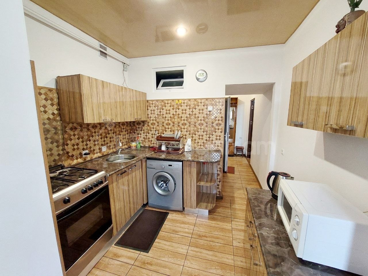 2 Սենյականոց Բնակարան Քարե Շենքում, 70քմ, 4/5 հարկ, Նորմալ Վիճակում, Կահավորված