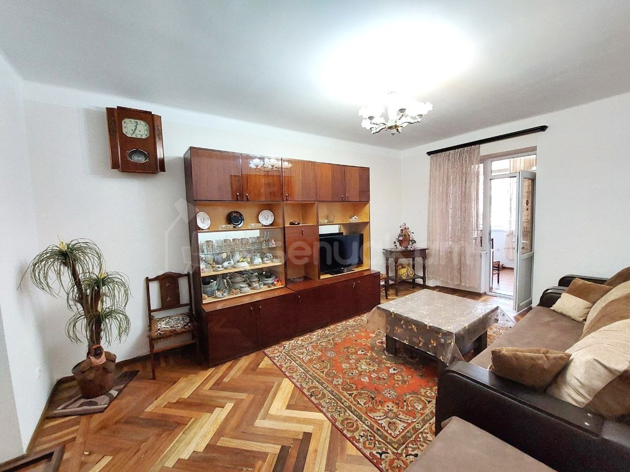 2 Սենյականոց Բնակարան Քարե Շենքում, 70քմ, 4/5 հարկ, Նորմալ Վիճակում, Կահավորված