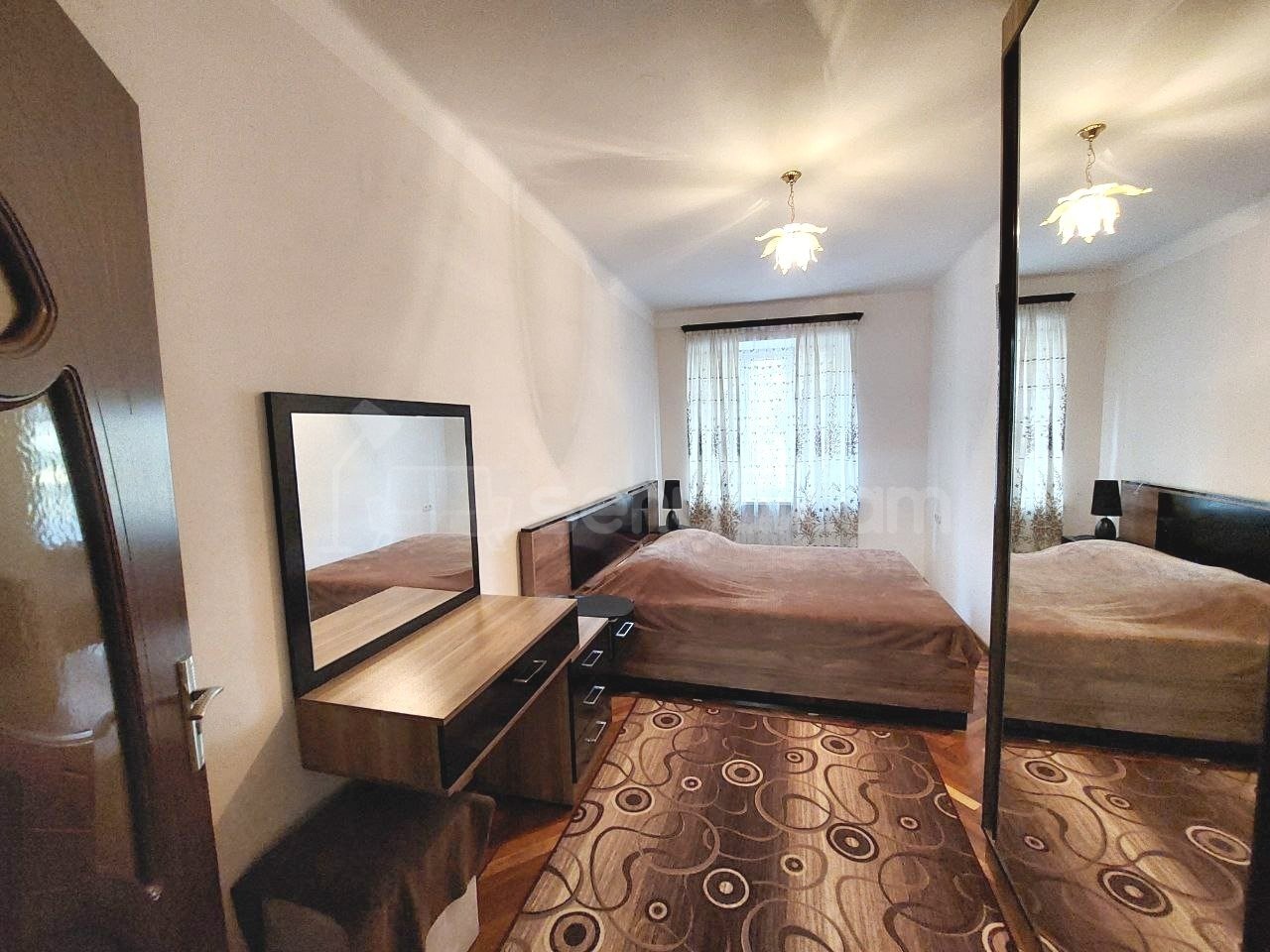 2 Սենյականոց Բնակարան Քարե Շենքում, 70քմ, 4/5 հարկ, Նորմալ Վիճակում, Կահավորված