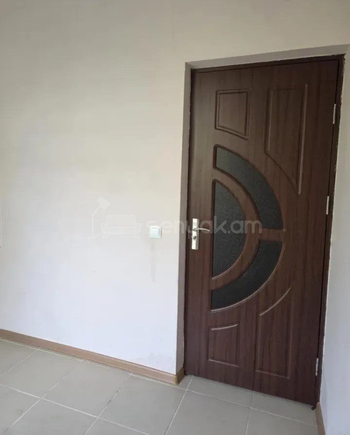 1 Սենյականոց Բնակարան Քարե Շենքում, 36քմ, 3/5 հարկ, Նորմալ Վիճակում