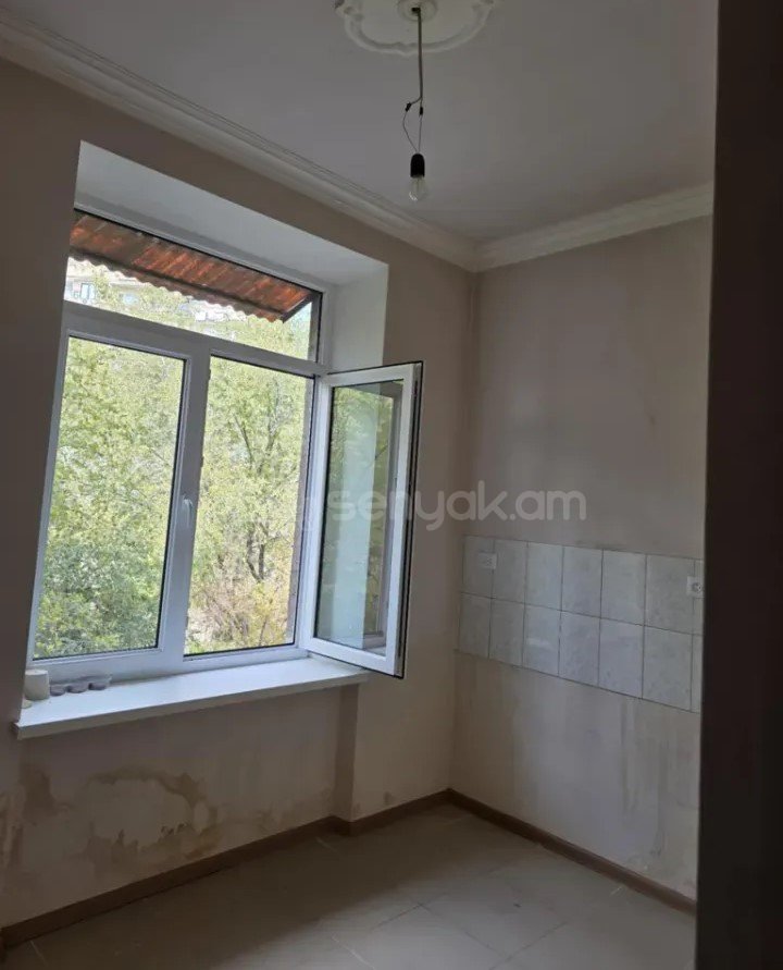 1 Սենյականոց Բնակարան Քարե Շենքում, 36քմ, 3/5 հարկ, Նորմալ Վիճակում