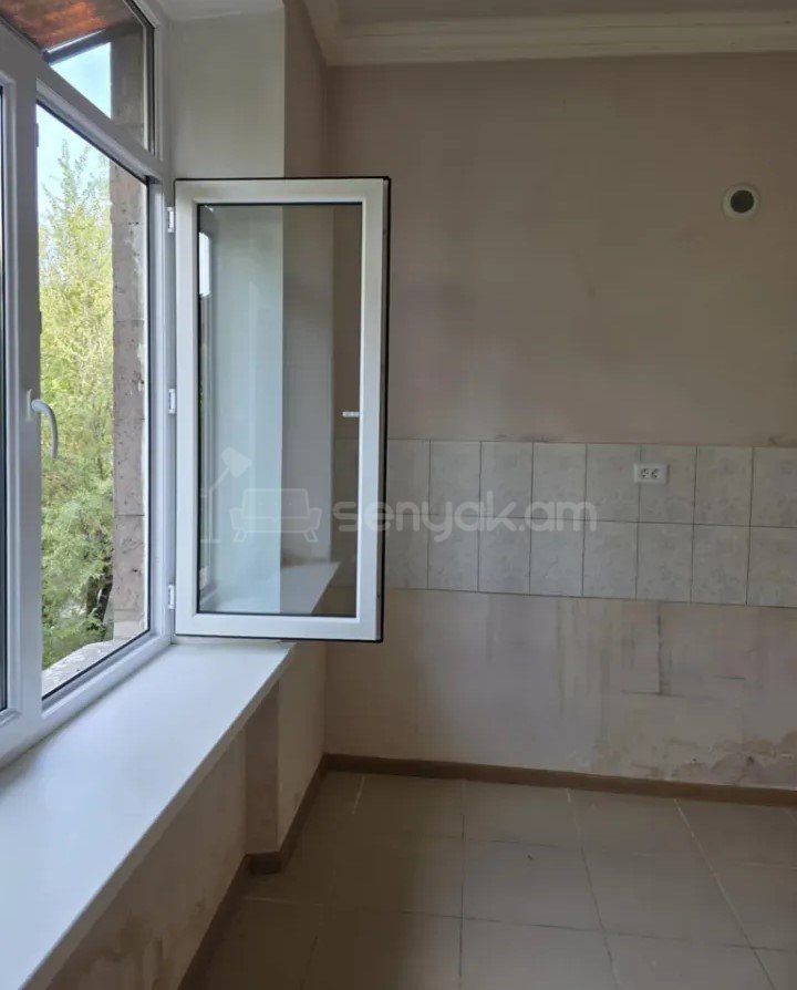 1 Սենյականոց Բնակարան Քարե Շենքում, 36քմ, 3/5 հարկ, Նորմալ Վիճակում