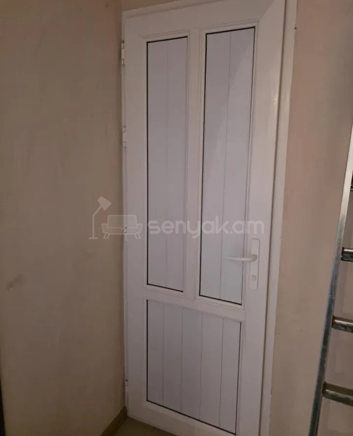 1 Սենյականոց Բնակարան Քարե Շենքում, 36քմ, 3/5 հարկ, Նորմալ Վիճակում