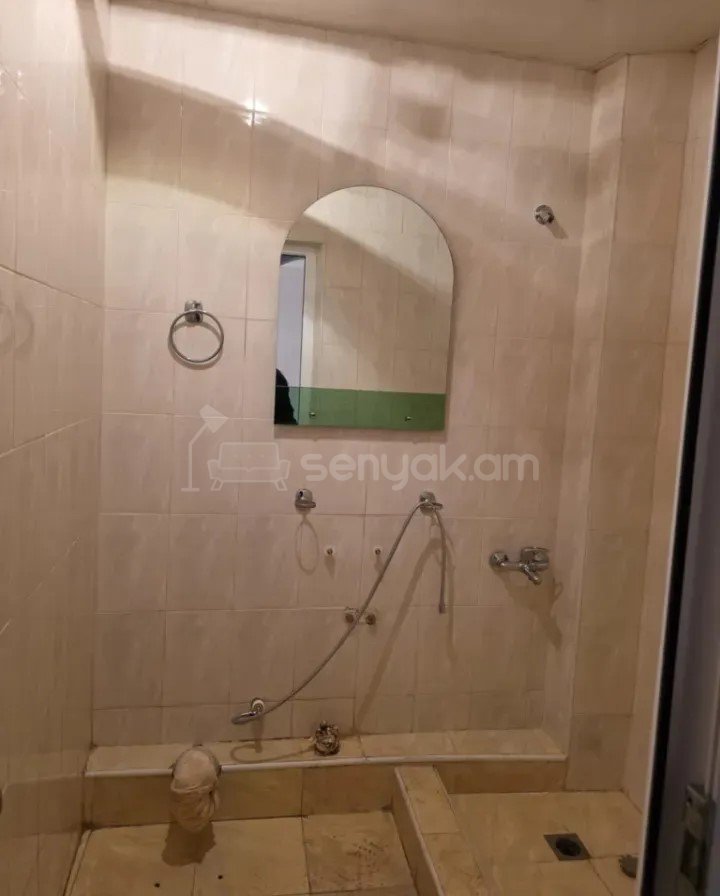 1 Սենյականոց Բնակարան Քարե Շենքում, 36քմ, 3/5 հարկ, Նորմալ Վիճակում