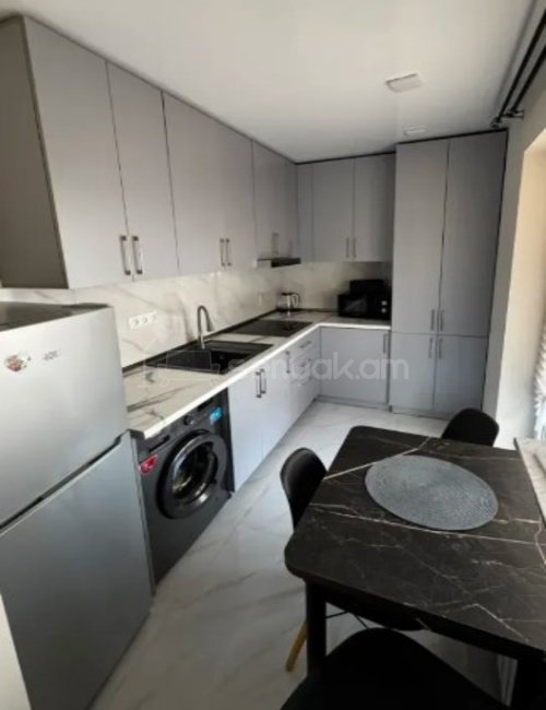 2 Սենյականոց Բնակարան Քարե Շենքում, 65քմ, 4/5 հարկ, Կապիտալ Վերանորոգված, Կահավորված, Արևկող