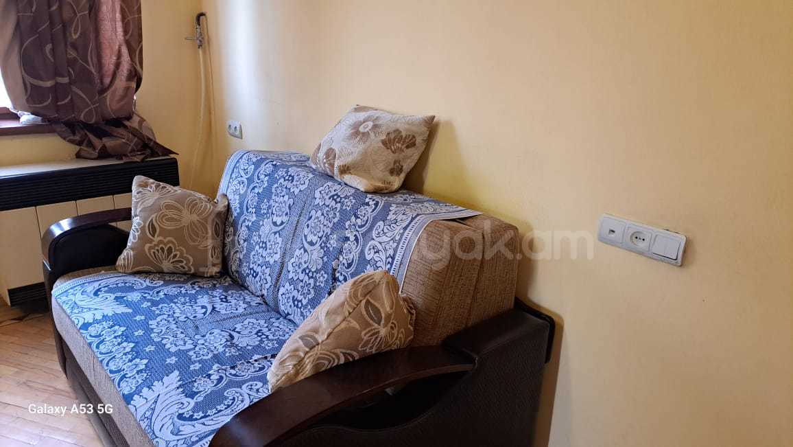 2 Սենյականոց Բնակարան Քարե Շենքում, 45քմ, 2/5 հարկ, Կապիտալ Վերանորոգված, Կահավորված