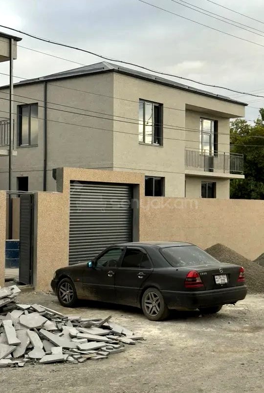 4 Սենյականոց Սեփական Տուն, 144քմ, Կոսմետիկ Վերանորոգված, Ավտոտնակով