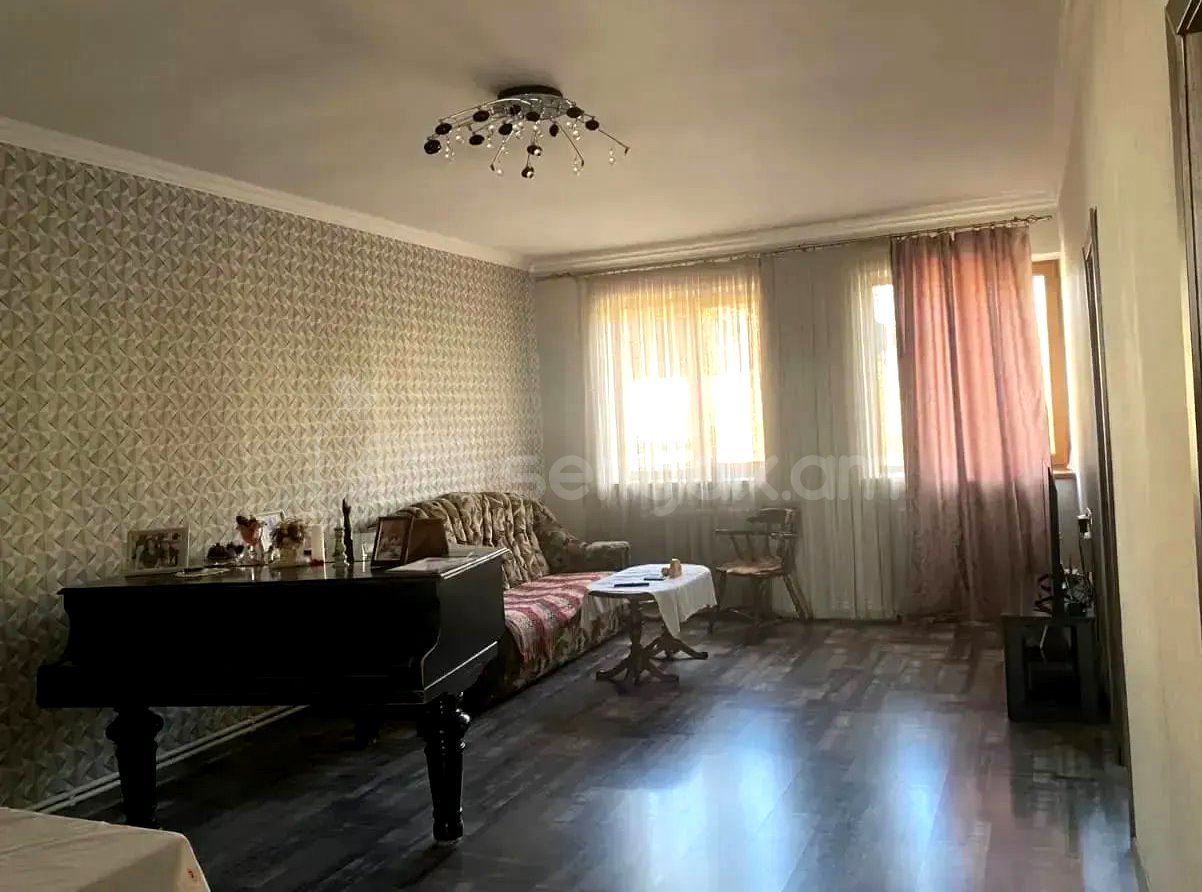 5 Սենյականոց Սեփական Տուն, 250քմ, Կապիտալ Վերանորոգված