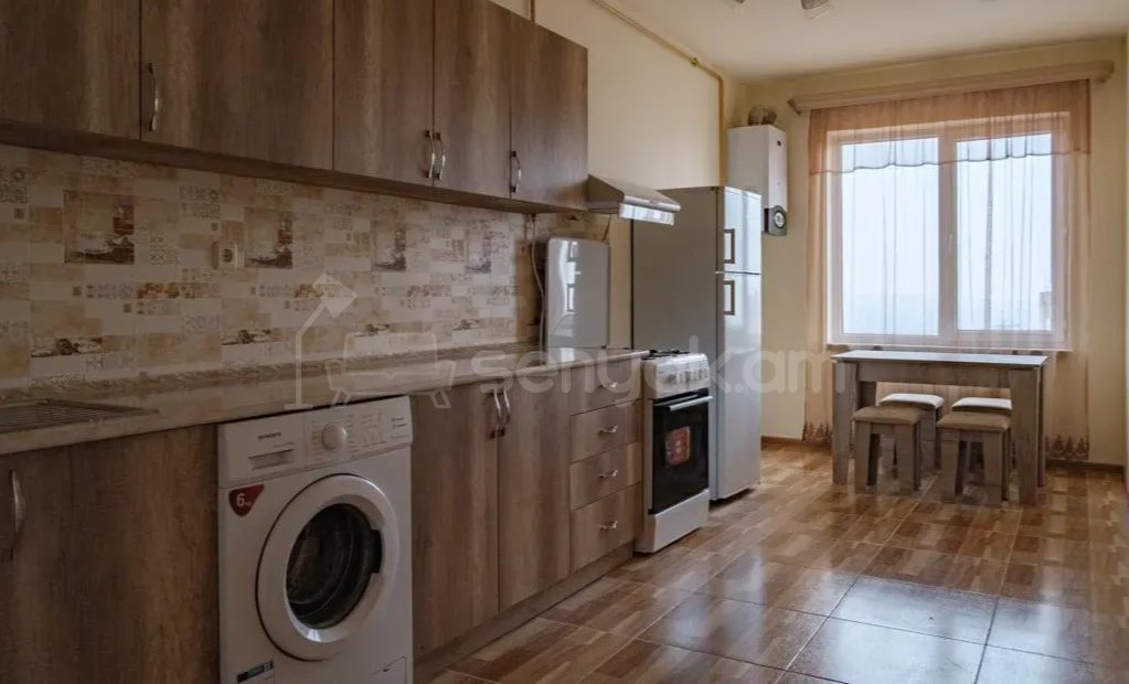 3 Սենյականոց Բնակարան, 80քմ, 7/8 հարկ, Նորմալ Վիճակում, Կահավորված