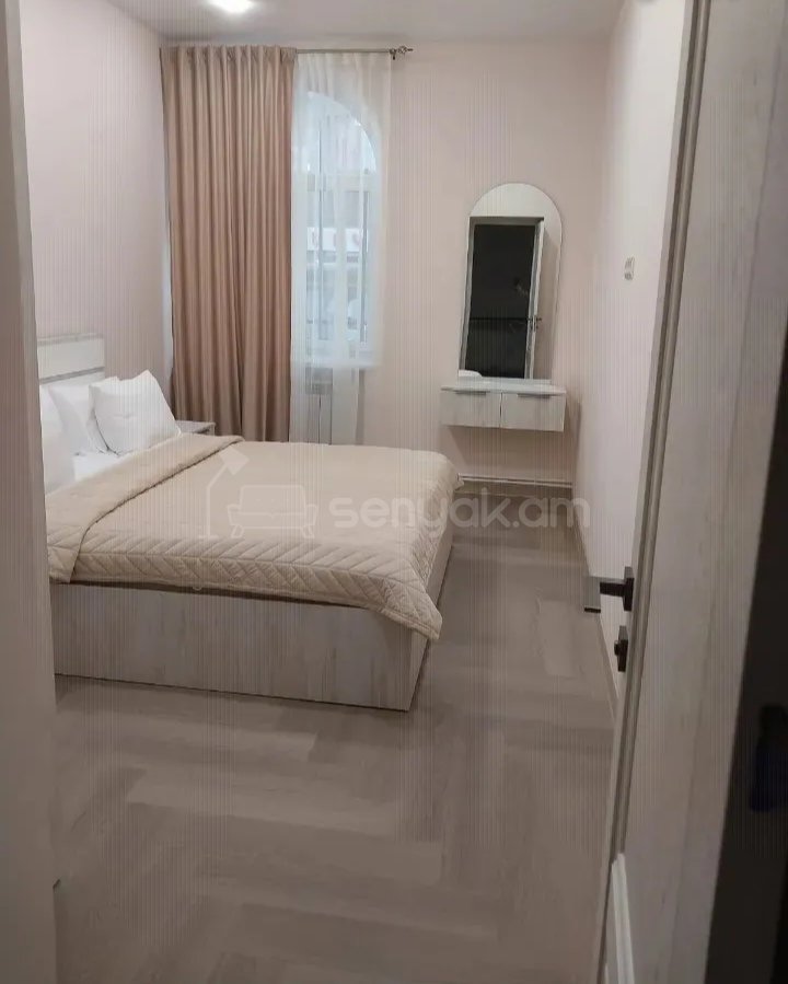 3 Սենյականոց Բնակարան Քարե Շենքում, 100քմ, 1/4 հարկ, Կապիտալ Վերանորոգված, Կահավորված