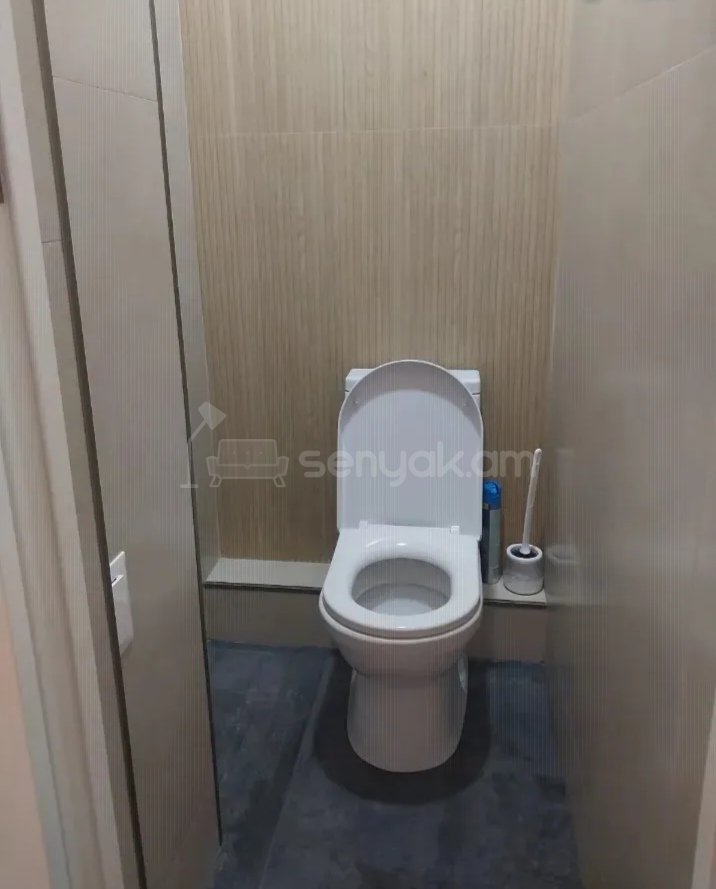 3 Սենյականոց Բնակարան Քարե Շենքում, 100քմ, 1/4 հարկ, Կապիտալ Վերանորոգված, Կահավորված