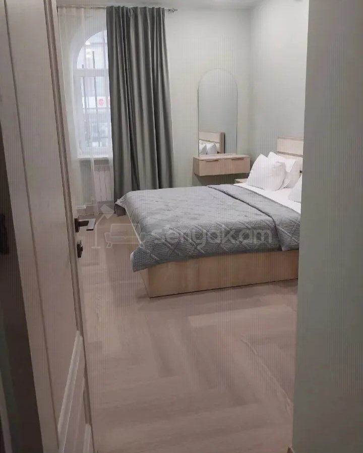 3 Սենյականոց Բնակարան Քարե Շենքում, 100քմ, 1/4 հարկ, Կապիտալ Վերանորոգված, Կահավորված