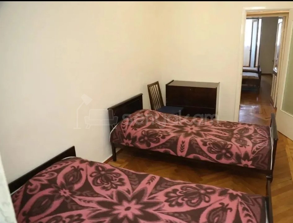 3 Սենյականոց Բնակարան Քարե Շենքում, 81քմ, 2/4 հարկ, Նորմալ Վիճակում