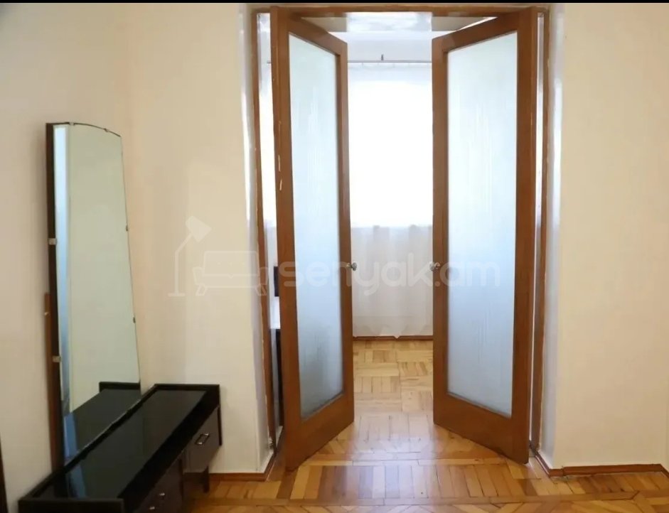 3 Սենյականոց Բնակարան Քարե Շենքում, 81քմ, 2/4 հարկ, Նորմալ Վիճակում