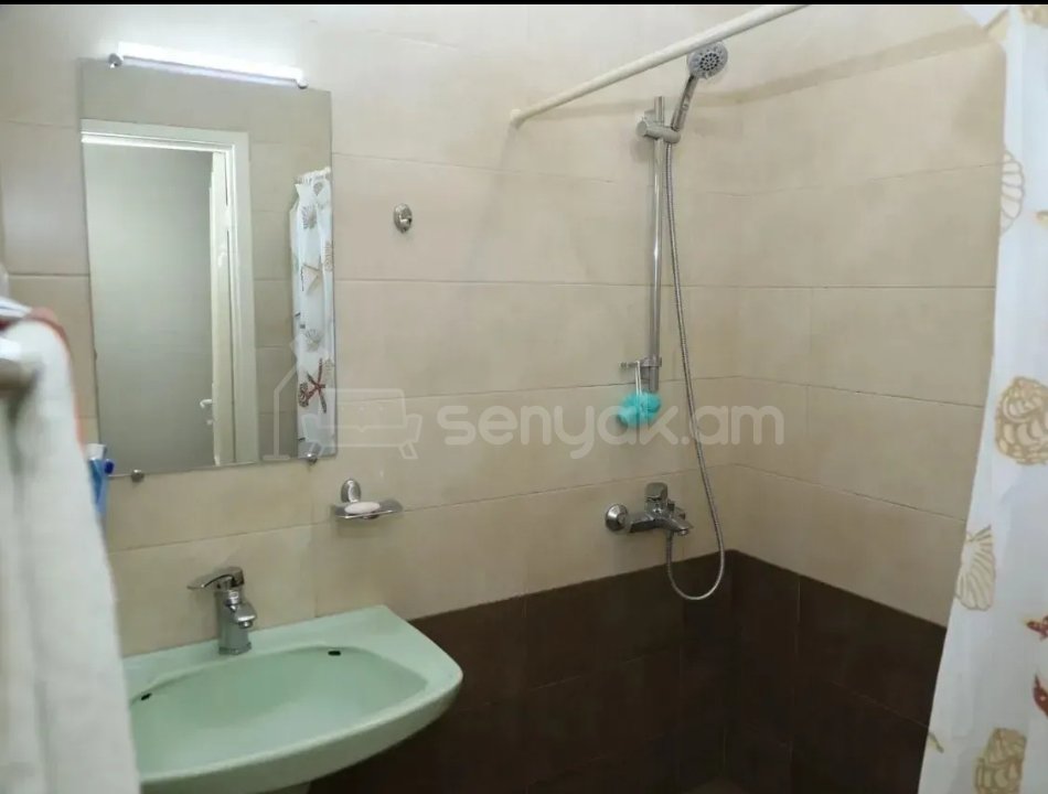 3 Սենյականոց Բնակարան Քարե Շենքում, 81քմ, 2/4 հարկ, Նորմալ Վիճակում