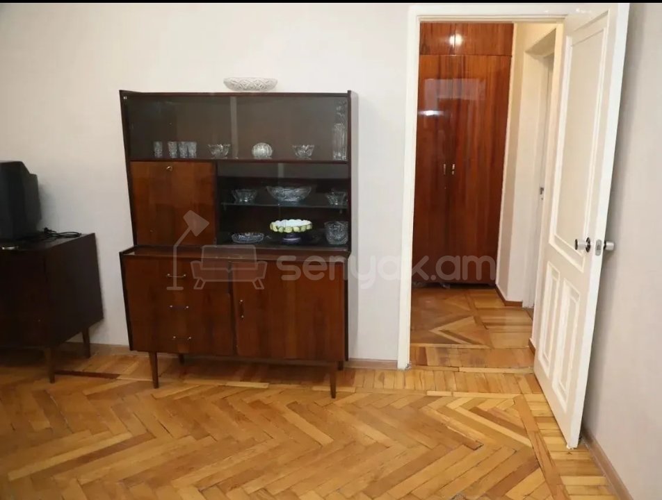 3 Սենյականոց Բնակարան Քարե Շենքում, 81քմ, 2/4 հարկ, Նորմալ Վիճակում