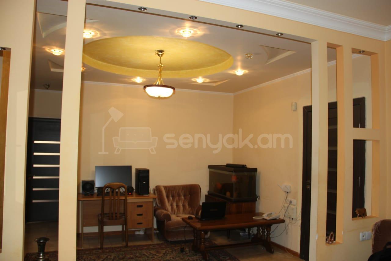 3 Սենյականոց Բնակարան Քարե Շենքում, 92քմ, 2/8 հարկ, Կապիտալ Վերանորոգված