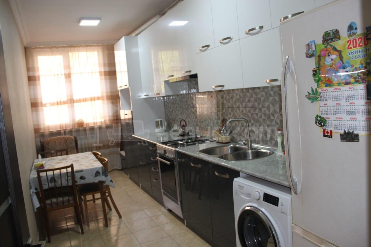 3 Սենյականոց Բնակարան Քարե Շենքում, 92քմ, 2/8 հարկ, Կապիտալ Վերանորոգված