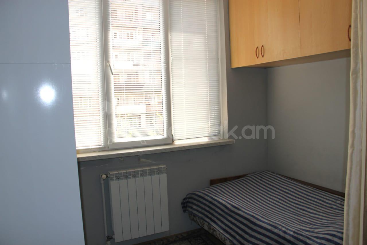 3 Սենյականոց Բնակարան Քարե Շենքում, 92քմ, 2/8 հարկ, Կապիտալ Վերանորոգված