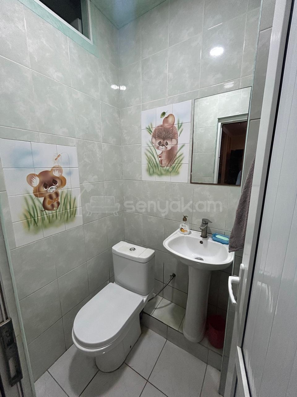 3 Սենյականոց Բնակարան Քարե Շենքում, 92քմ, 2/8 հարկ, Կապիտալ Վերանորոգված