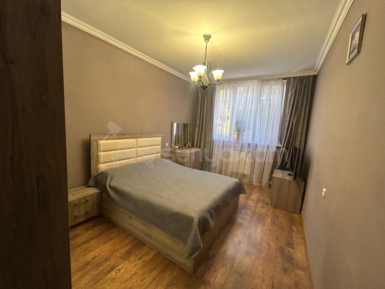 3 Սենյականոց Բնակարան Քարե Շենքում, 92քմ, 2/8 հարկ, Կապիտալ Վերանորոգված