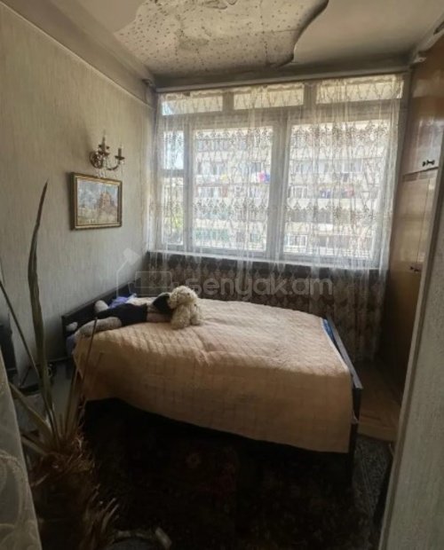 2 Սենյականոց Բնակարան Քարե Շենքում, 45քմ, 5/5 հարկ, Նորմալ Վիճակում, Կահավորված, Արևկող