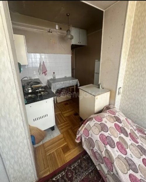 2 Սենյականոց Բնակարան Քարե Շենքում, 45քմ, 5/5 հարկ, Նորմալ Վիճակում, Կահավորված, Արևկող