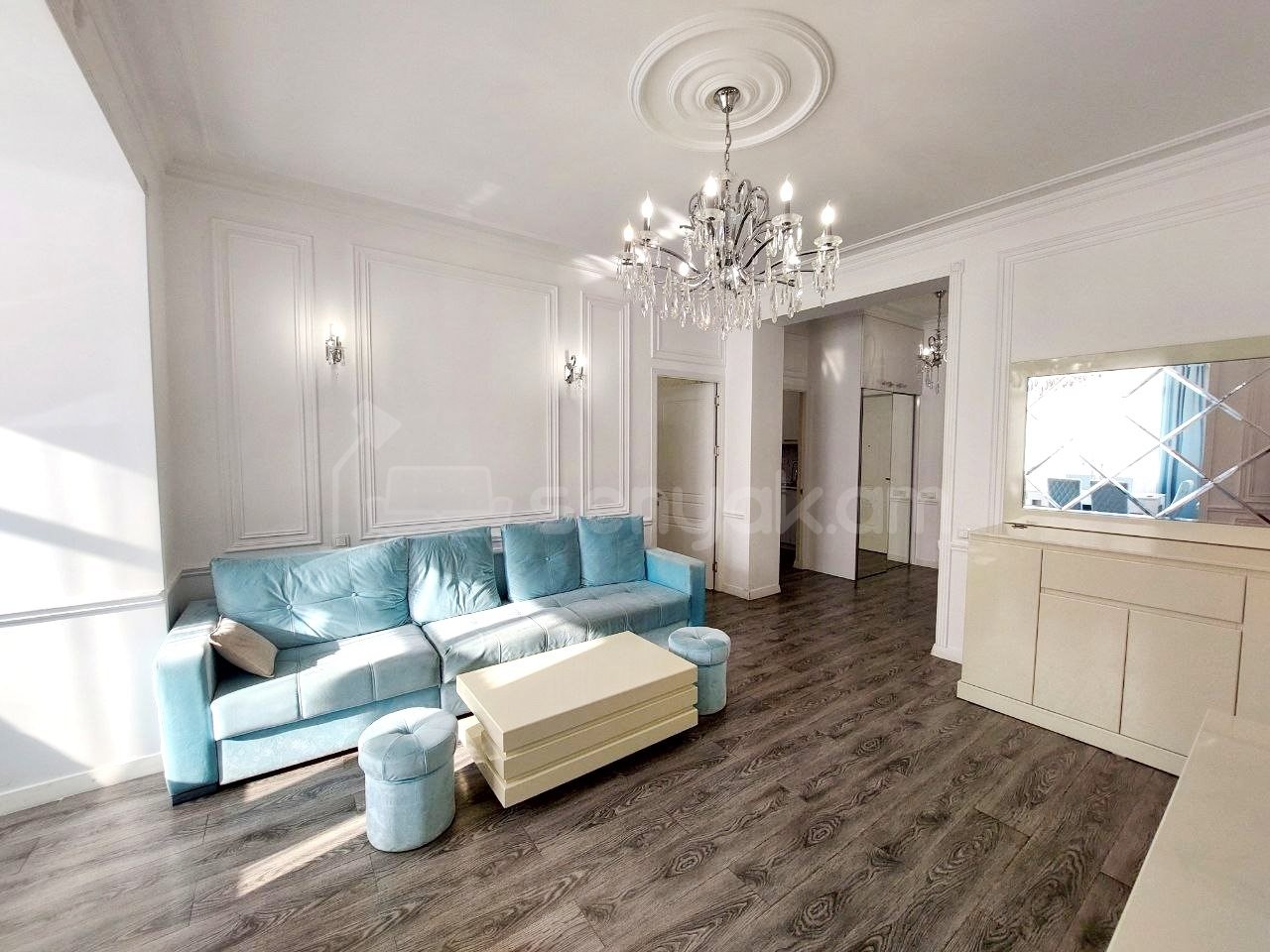 3 Սենյականոց Բնակարան Քարե Շենքում, 70քմ, 4/4 հարկ, Դիզայներական Վերանորոգված