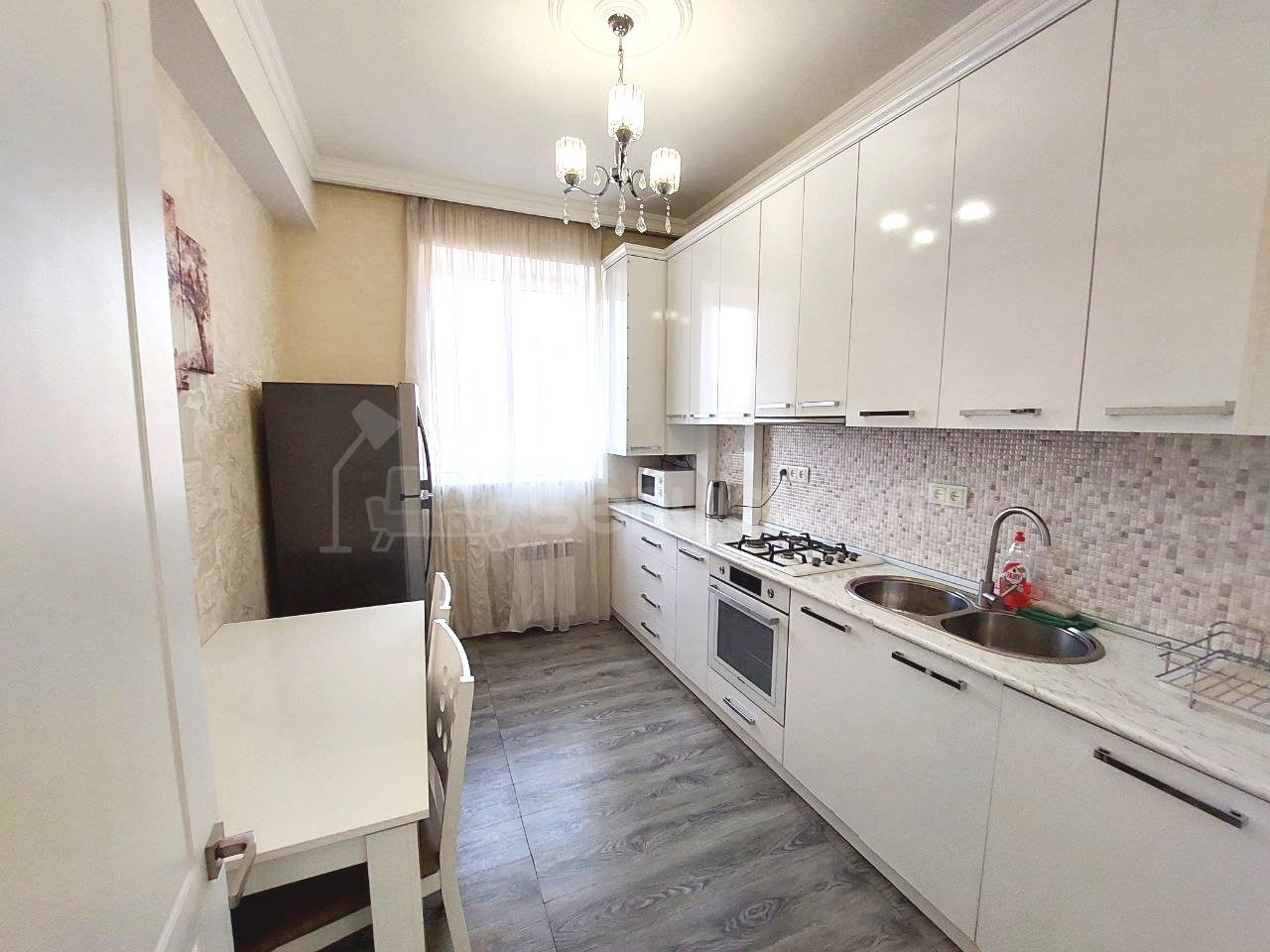 3 Սենյականոց Բնակարան Քարե Շենքում, 70քմ, 4/4 հարկ, Դիզայներական Վերանորոգված