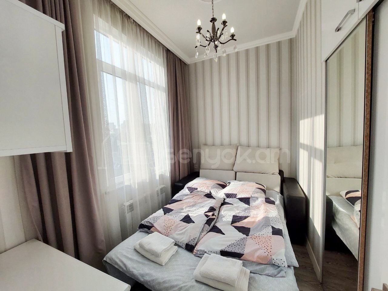 3 Սենյականոց Բնակարան Քարե Շենքում, 70քմ, 4/4 հարկ, Դիզայներական Վերանորոգված