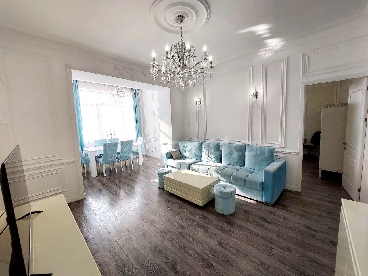 3 Սենյականոց Բնակարան Քարե Շենքում, 70քմ, 4/4 հարկ, Դիզայներական Վերանորոգված