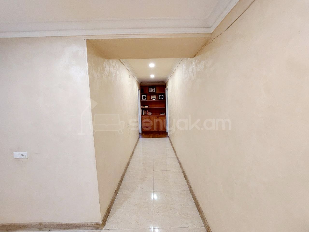 3 Սենյականոց Բնակարան Քարե Շենքում, 110քմ, 1/5 հարկ, Կապիտալ Վերանորոգված, Կահավորված, Արևկող