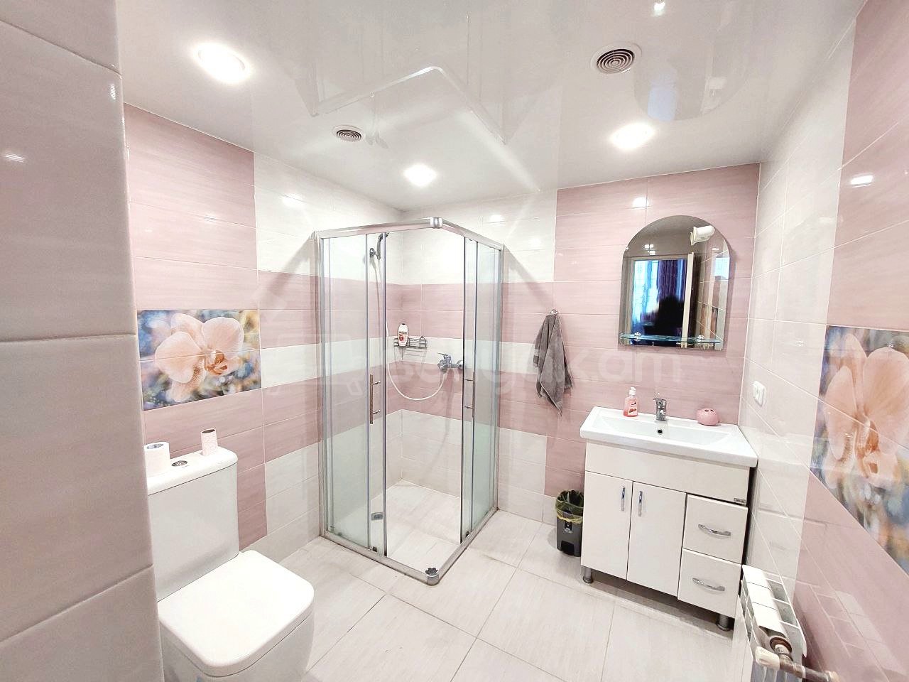 3 Սենյականոց Բնակարան Քարե Շենքում, 110քմ, 1/5 հարկ, Կապիտալ Վերանորոգված, Կահավորված, Արևկող