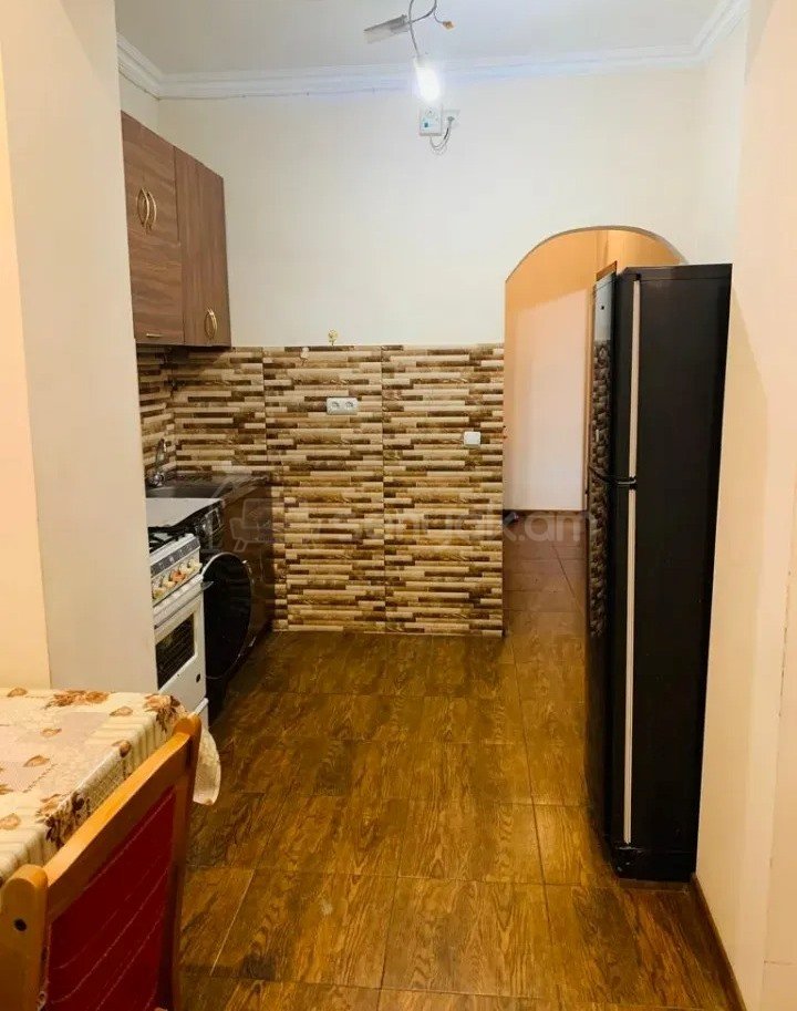 3 Սենյականոց Բնակարան Քարե Շենքում, 55քմ, 5/5 հարկ, Պետական Վիճակում