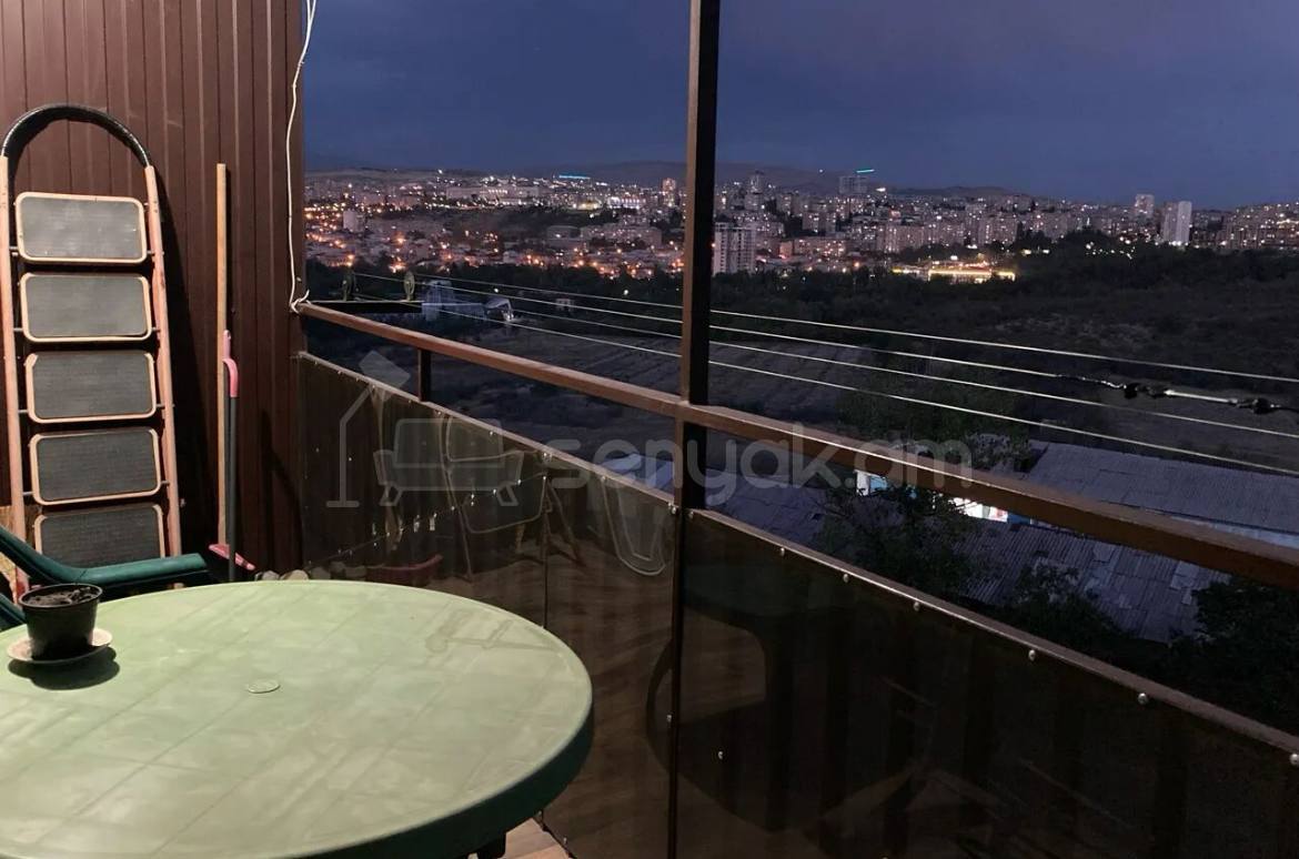 2 Սենյականոց Բնակարան Քարե Շենքում, 62քմ, 4/4 հարկ, Նորմալ Վիճակում, Կահավորված